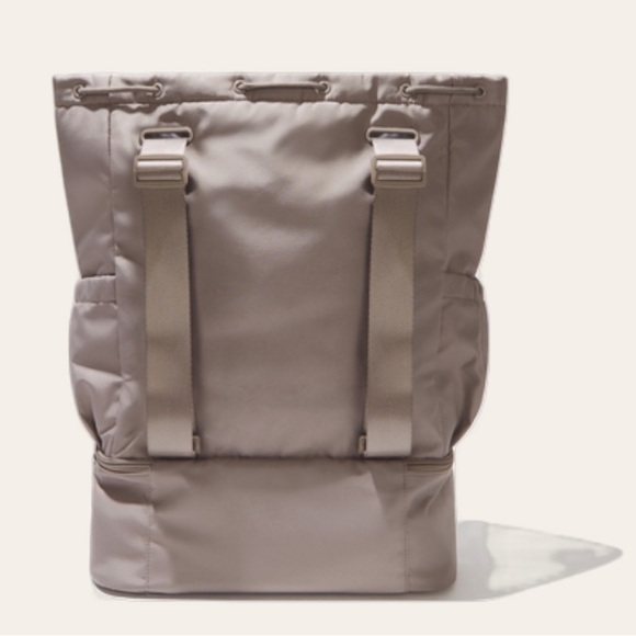 BEYOND YOGA Convertible Gym Bag / Backpack / Tote in BIRCHWOOD (tan) | NEW - Picture 5 of 11